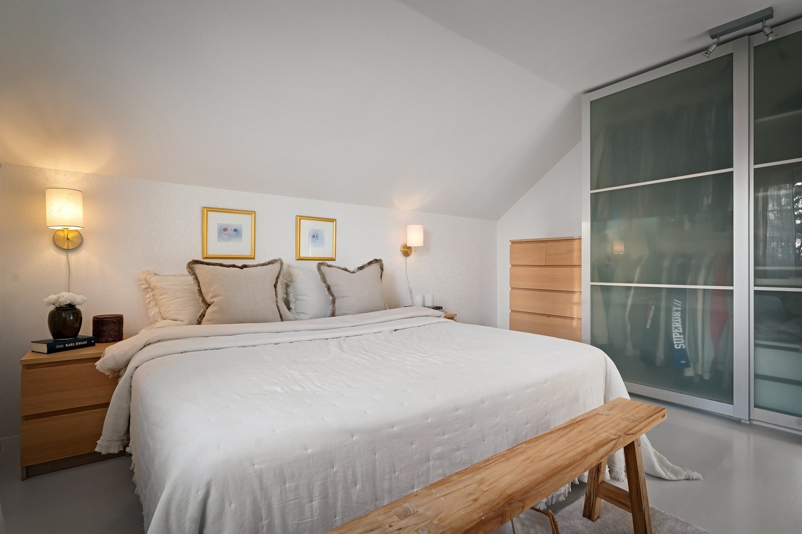 Hovedsoverom med garderobeplass. Galleribilde