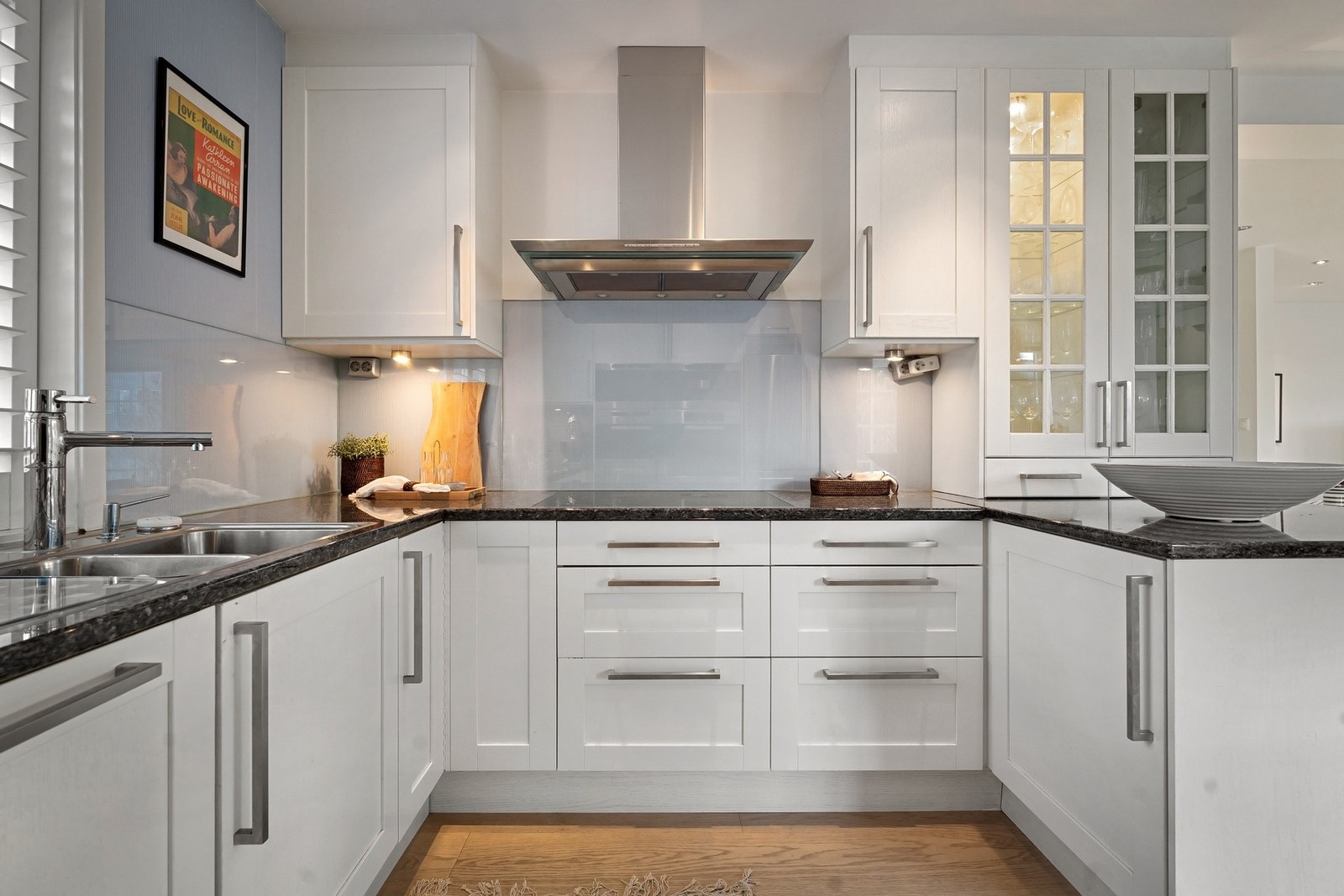 Det er er installert vannstoppsystem i forbindelse med oppvaskmaskinen. Galleribilde