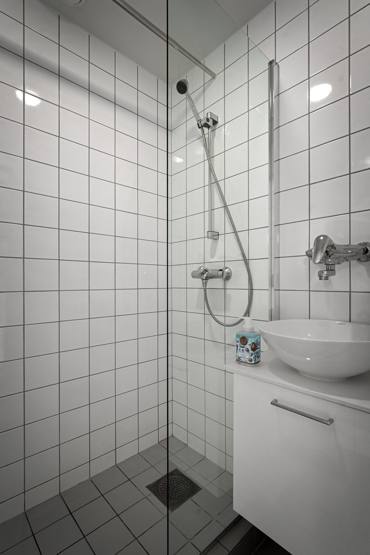 Dusjbad i 1.etasjen. Galleribilde