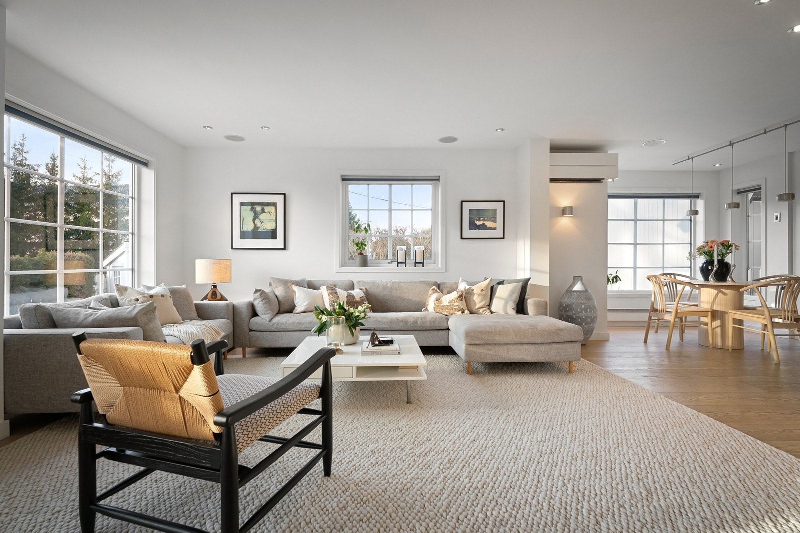 Gode møbleringsmuligheter med god plass til sofa- og spisegruppe. Galleribilde