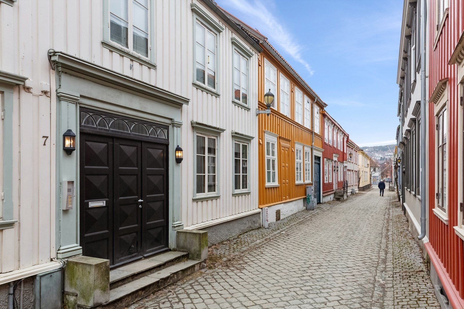 Velkommen til Holstveita 7 og en sjarmerende leilighet med tilbaketrukket beliggenhet midt i Trondheim Sentrum. Galleribilde