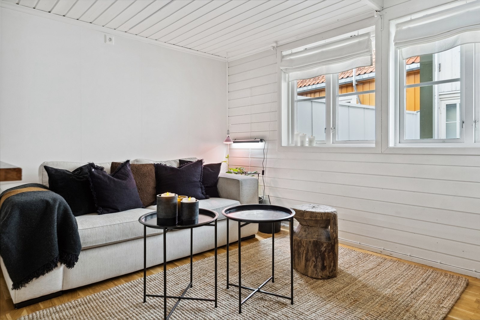 Felleskostnadene inkluderer: Byggforsikring, oppvarming/strøm felles areal, vedlikehold/drift og brannalarm. Galleribilde