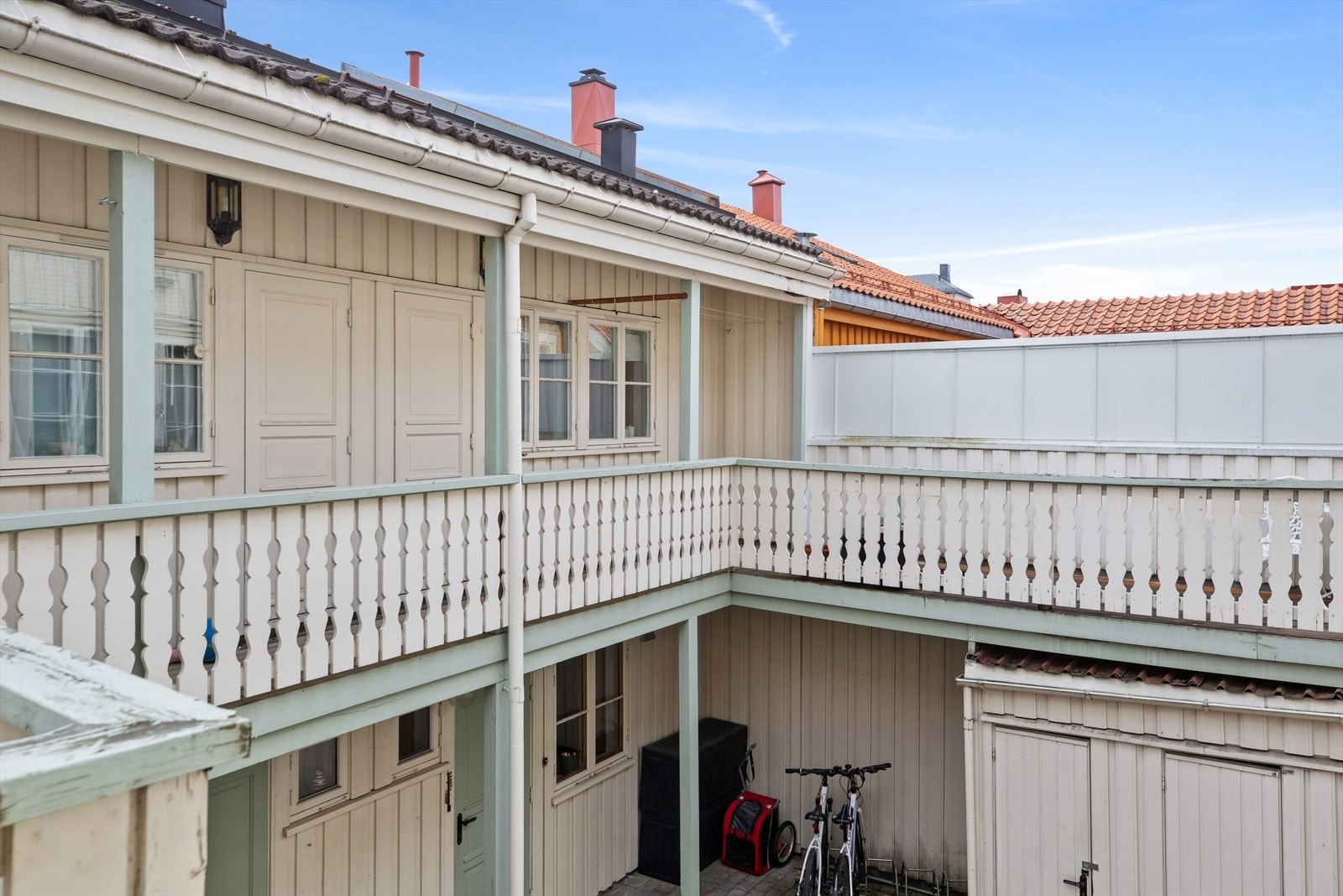 Terrasse med utgang fra stue i 2. etasje. Galleribilde