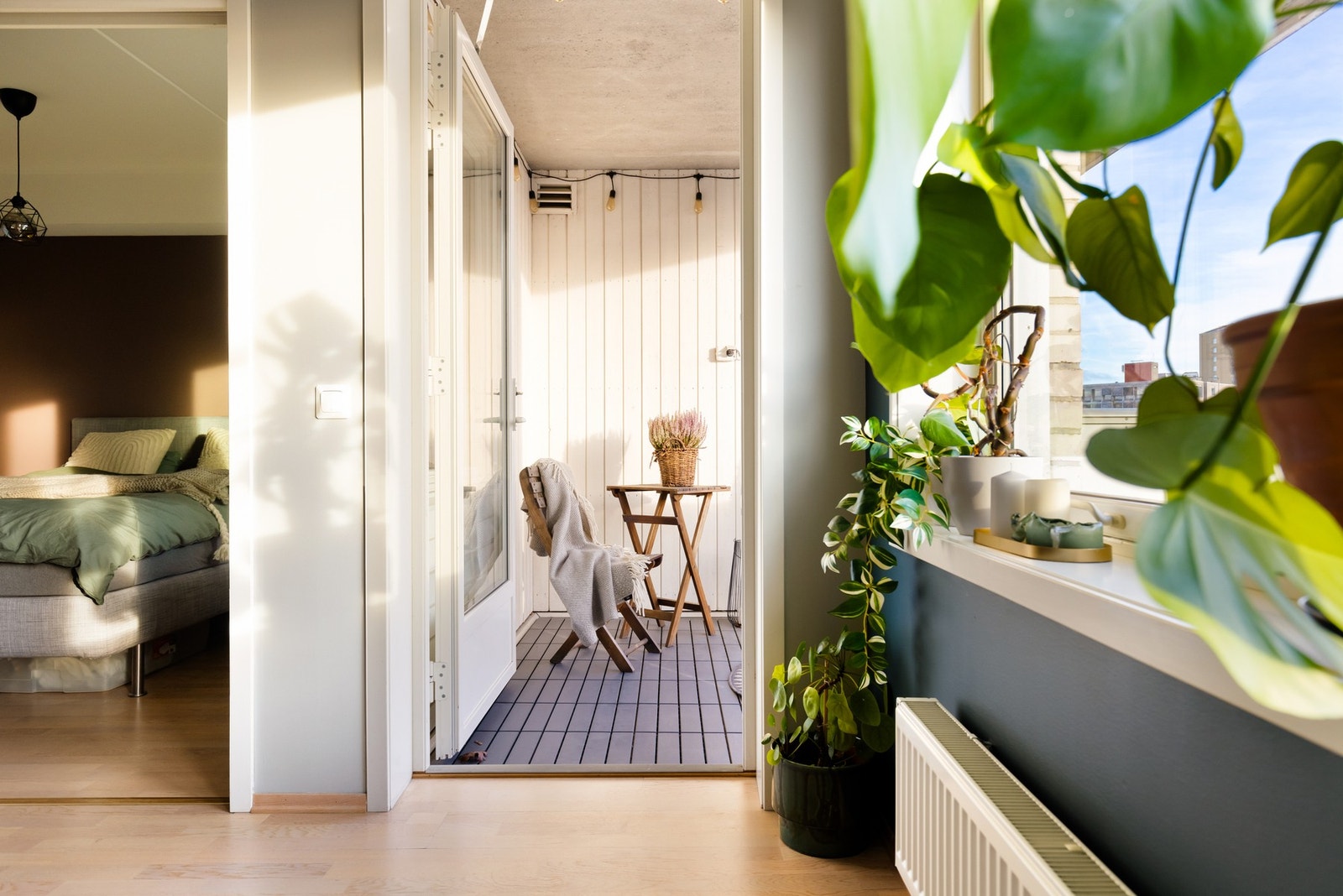 Fra stuen er det utgang til boligens balkong. Galleribilde