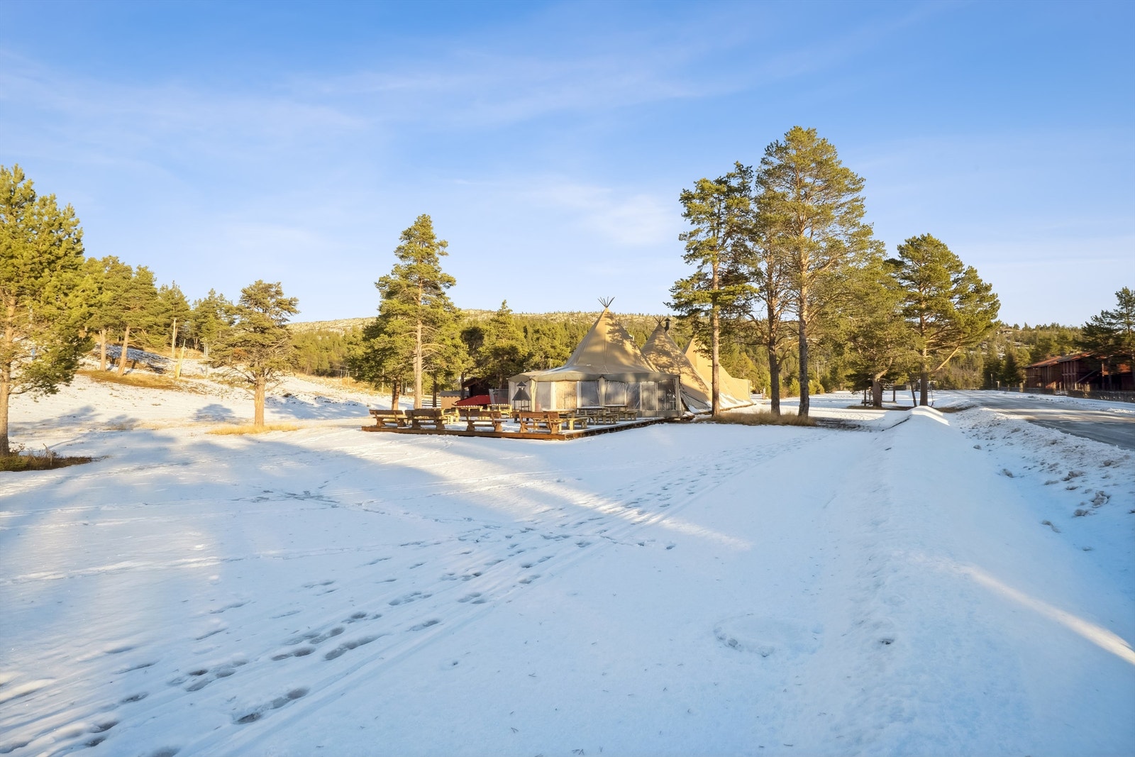 Varmetelt nedenfor alpinbakken Galleribilde