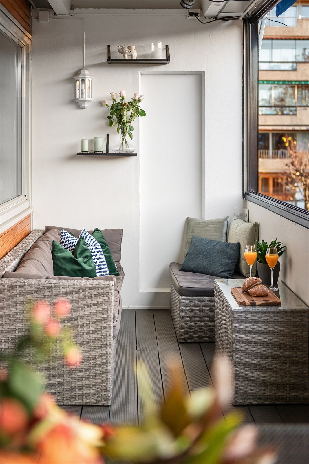 Balkong med plass til sittegruppe for koselige kvelder. Galleribilde