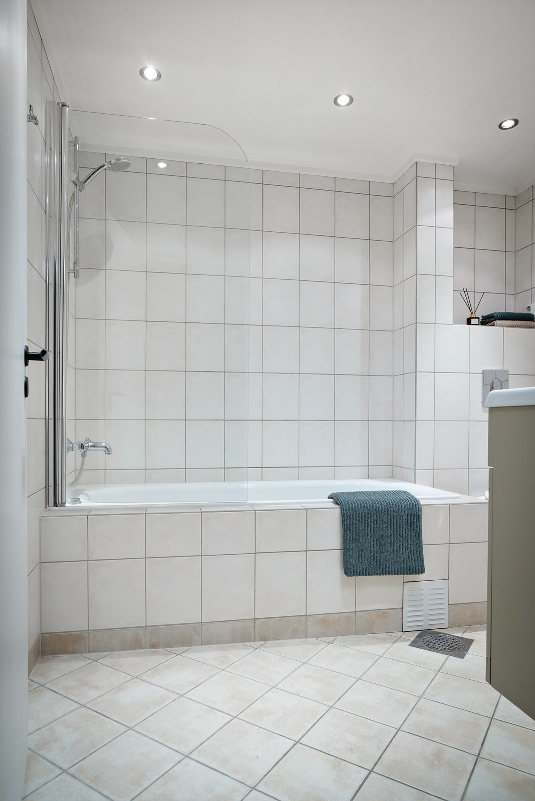 Badet er utstyrt med gulvvarme som gir en behagelig temperatur året rundt. Galleribilde