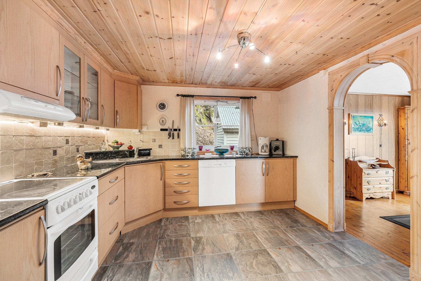 Kjøkkenet ble i følge selger oppgradert i 2006. Galleribilde