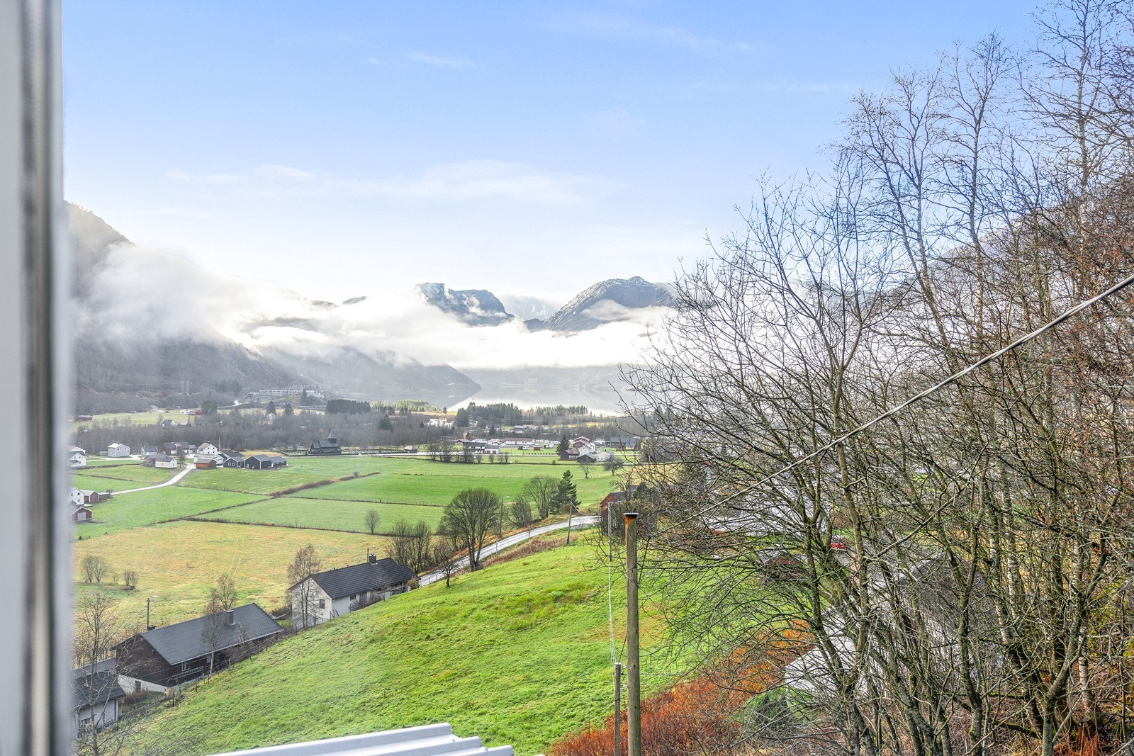 Fin utsikt ned mot Røldalsvatnet. Galleribilde