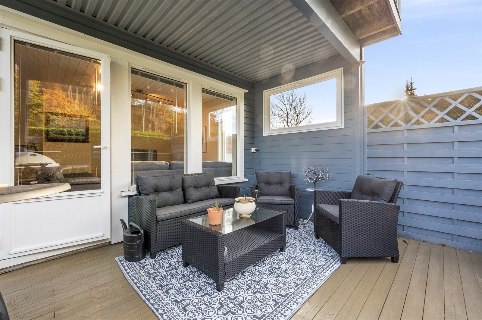 Fin, skjermet uteplass Galleribilde