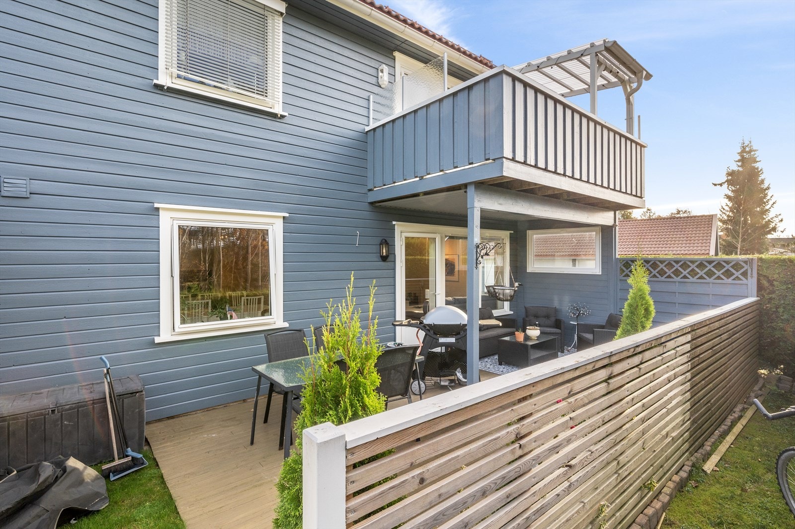 Fin, skjermet uteplass Galleribilde