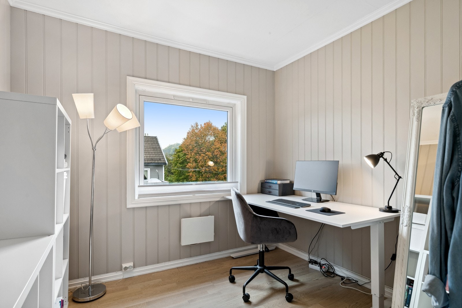 Flott soverom som også kan brukes som kontor. Galleribilde