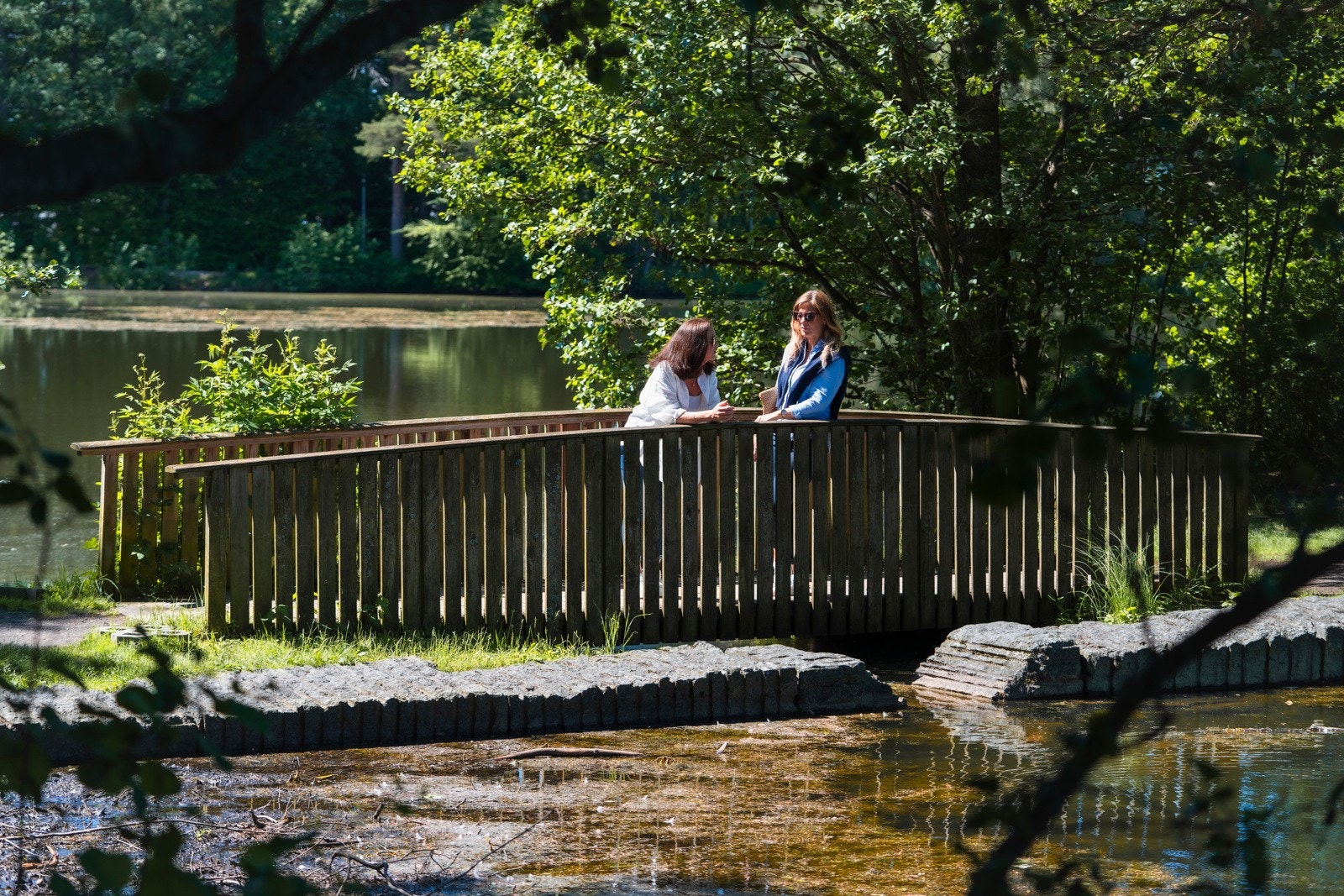 Eiendommen ligger i et sentralt og attraktivt boligområde i Bugården. Det er flotte turområder rundt Bugårdsparken. Galleribilde