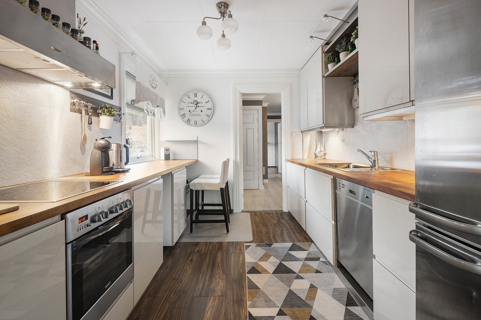 Lyst kjøkken på ca. 10,5 kvm Galleribilde