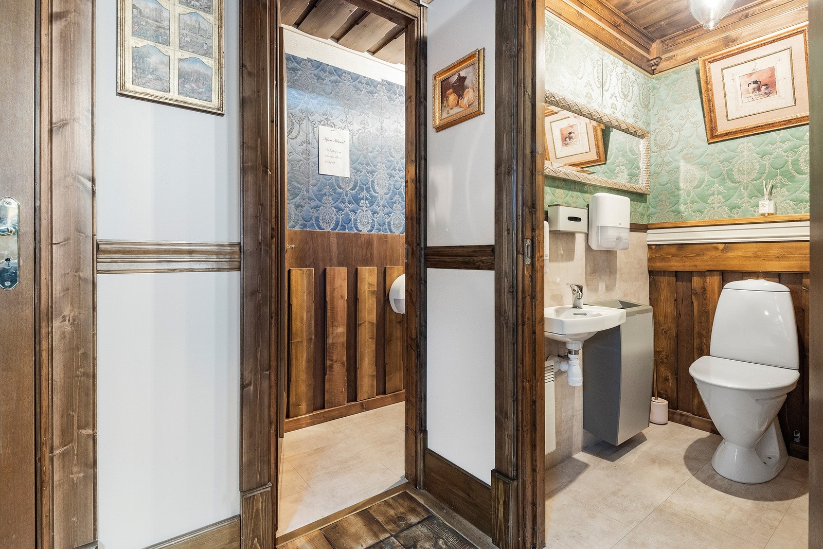 Toaletter iflm. restaurant Galleribilde