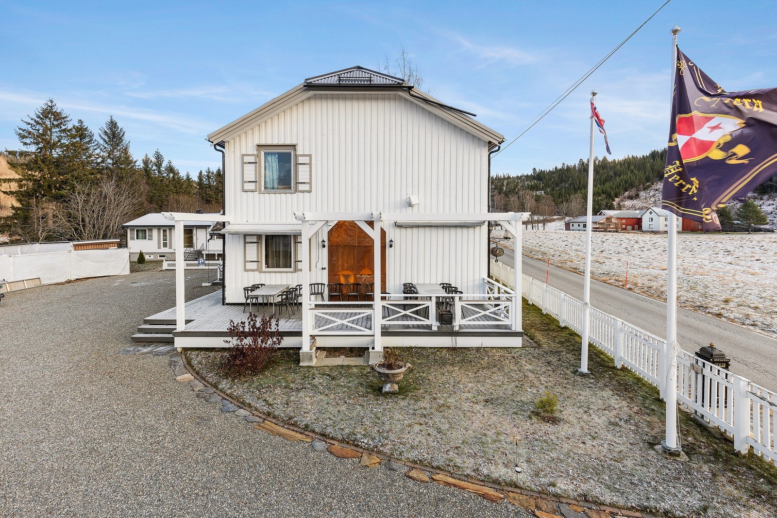 Restaurant og overnattingsbygget "Flora Herregård" Galleribilde