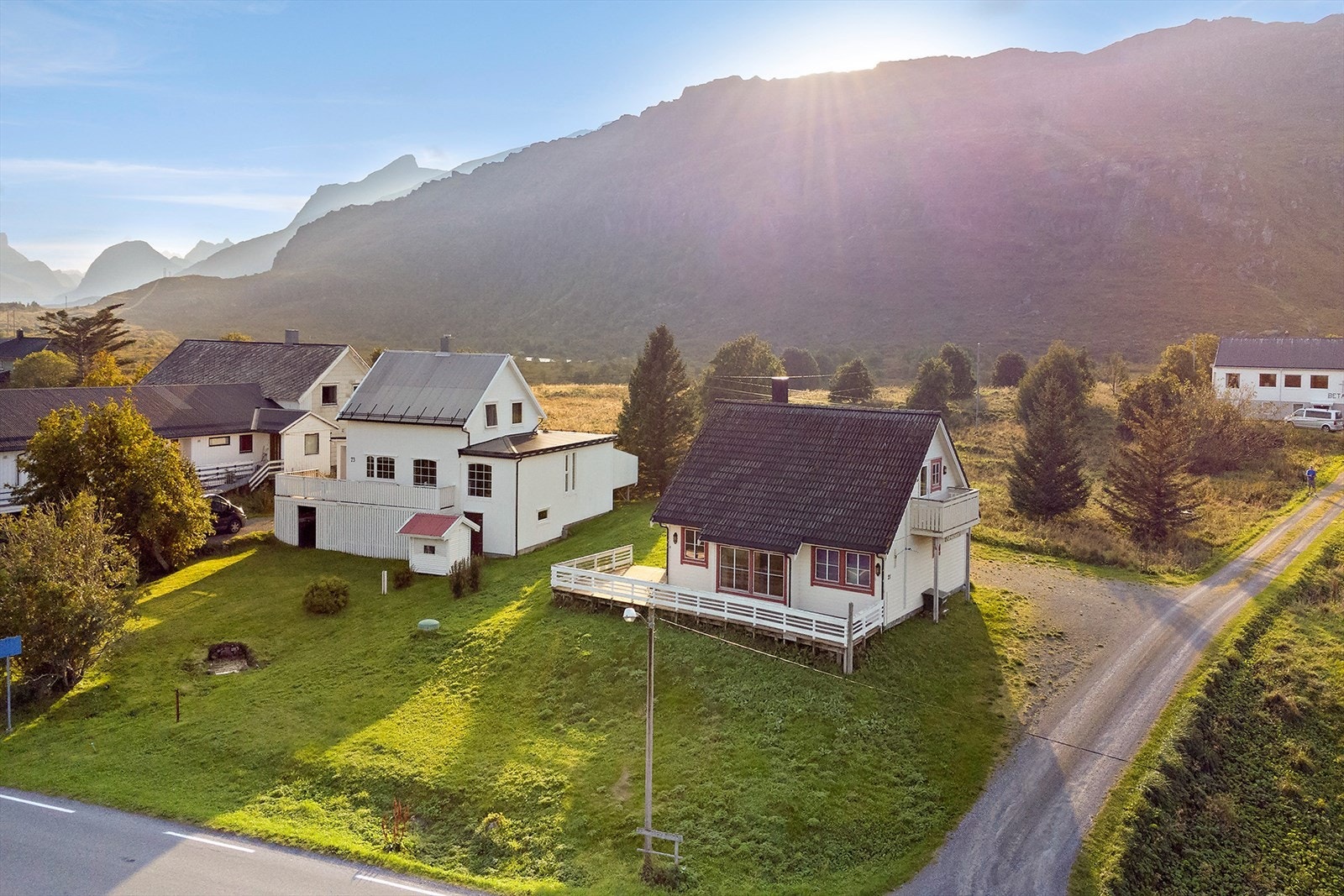 Dronefoto med fasade mot øst Galleribilde