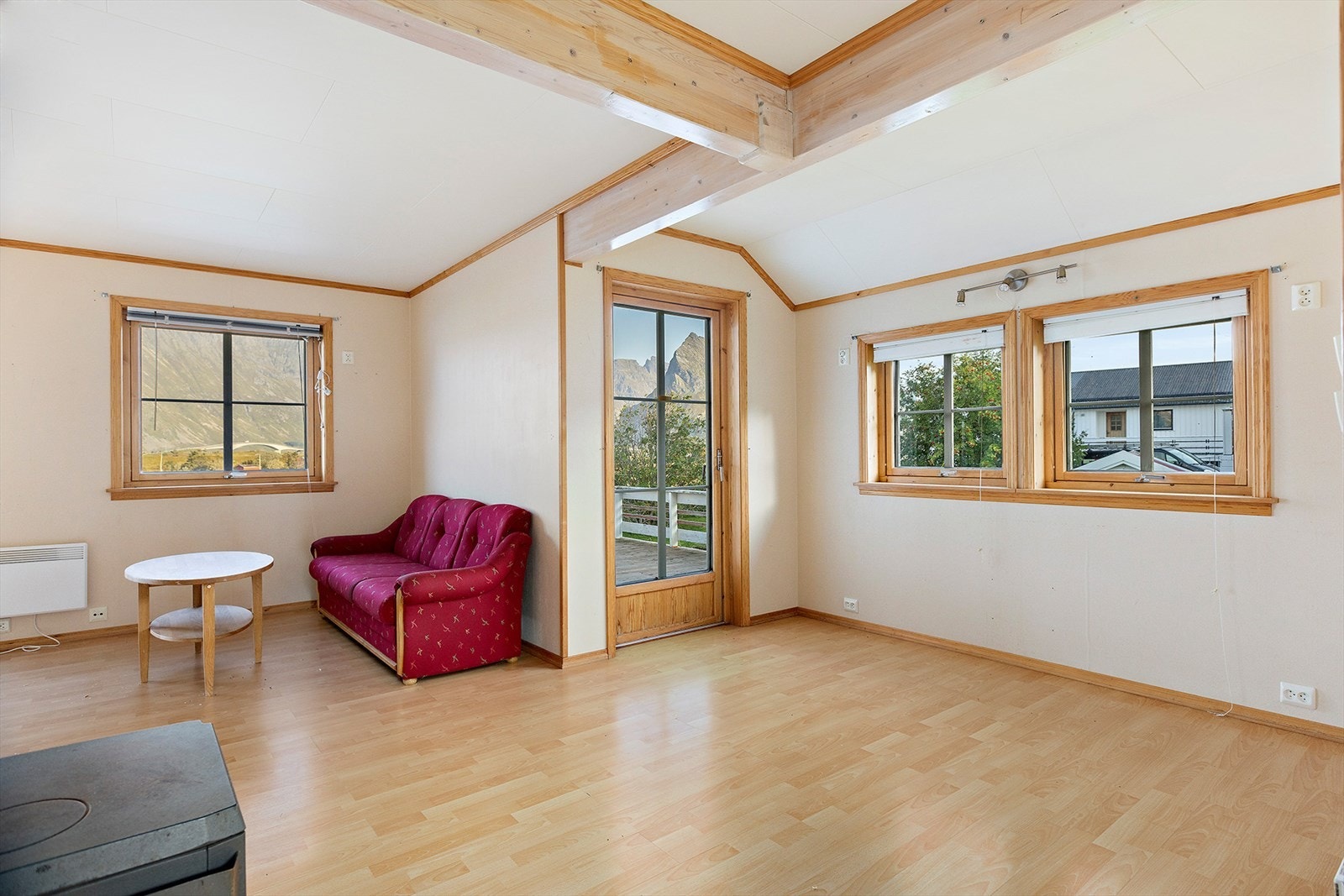 Fra stua er det utgang til terrasse Galleribilde