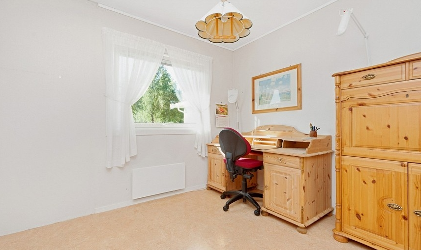 Soverom 4 er i dag brukt som lagerrom og er på 9 m². Galleribilde