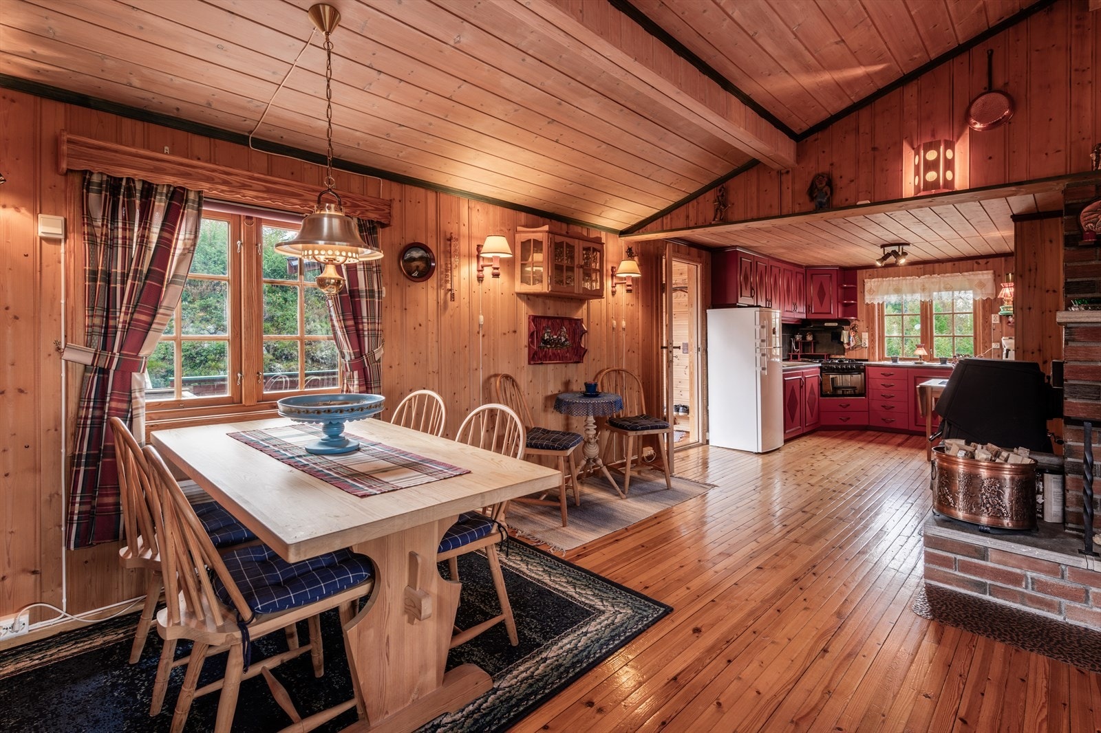 Dels åpen løsning inn mot kjøkken. Galleribilde