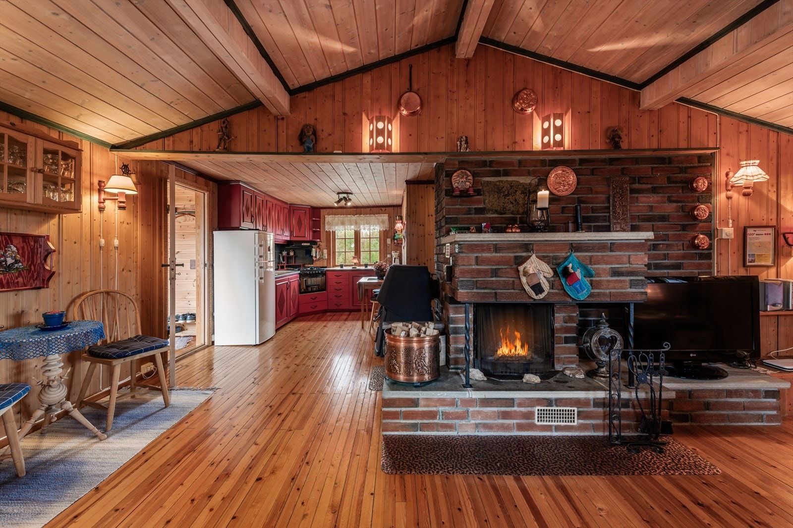 Peisen med innsats gir kos og god varme i den kalde årstida. Galleribilde