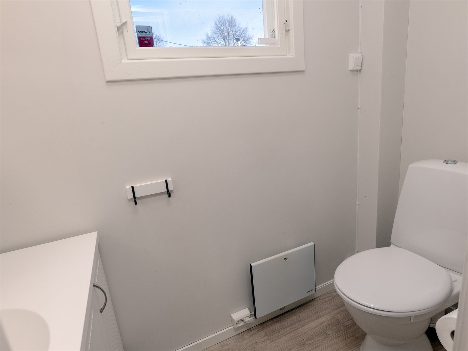 Fra entré er det ett toalettrom praktisk plassert Galleribilde