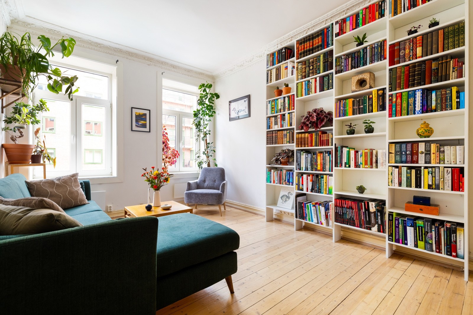 Lys og klassisk 3-roms med attraktiv og tilbaketrukket beliggenhet på Grünerløkka. Galleribilde