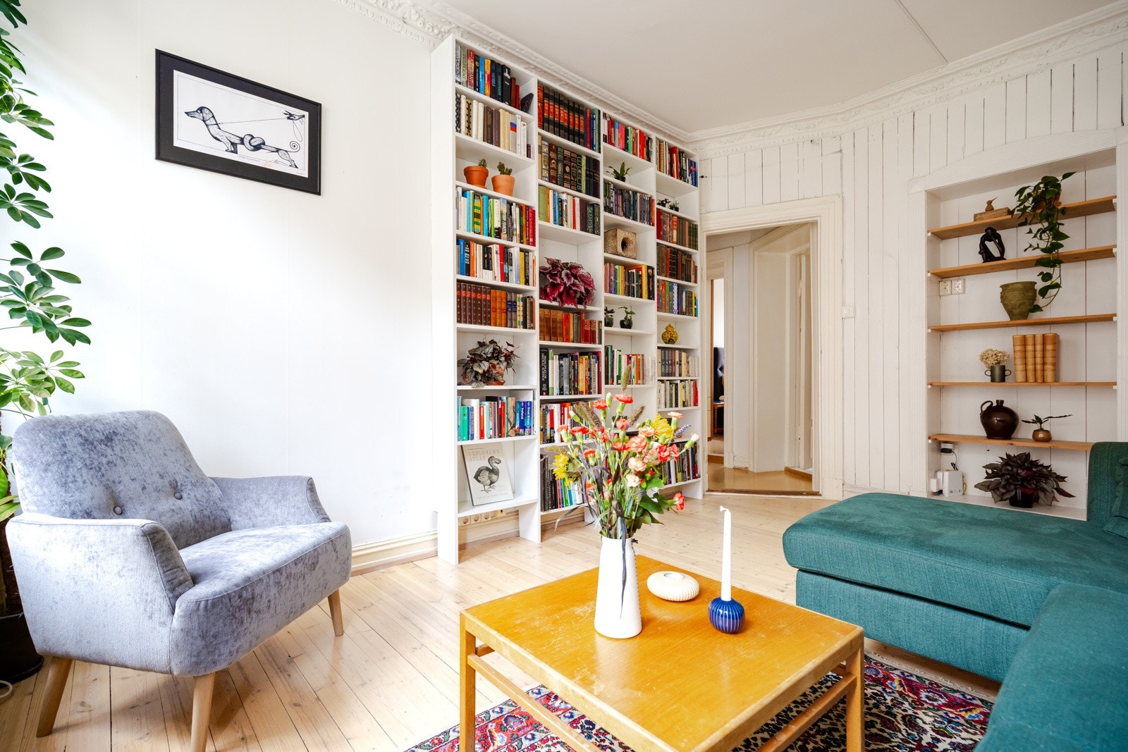 Kjøkken (gulv og vegger), gang (gulv) og spisestue (vegger) ble malt i 2022 og 2024. Galleribilde