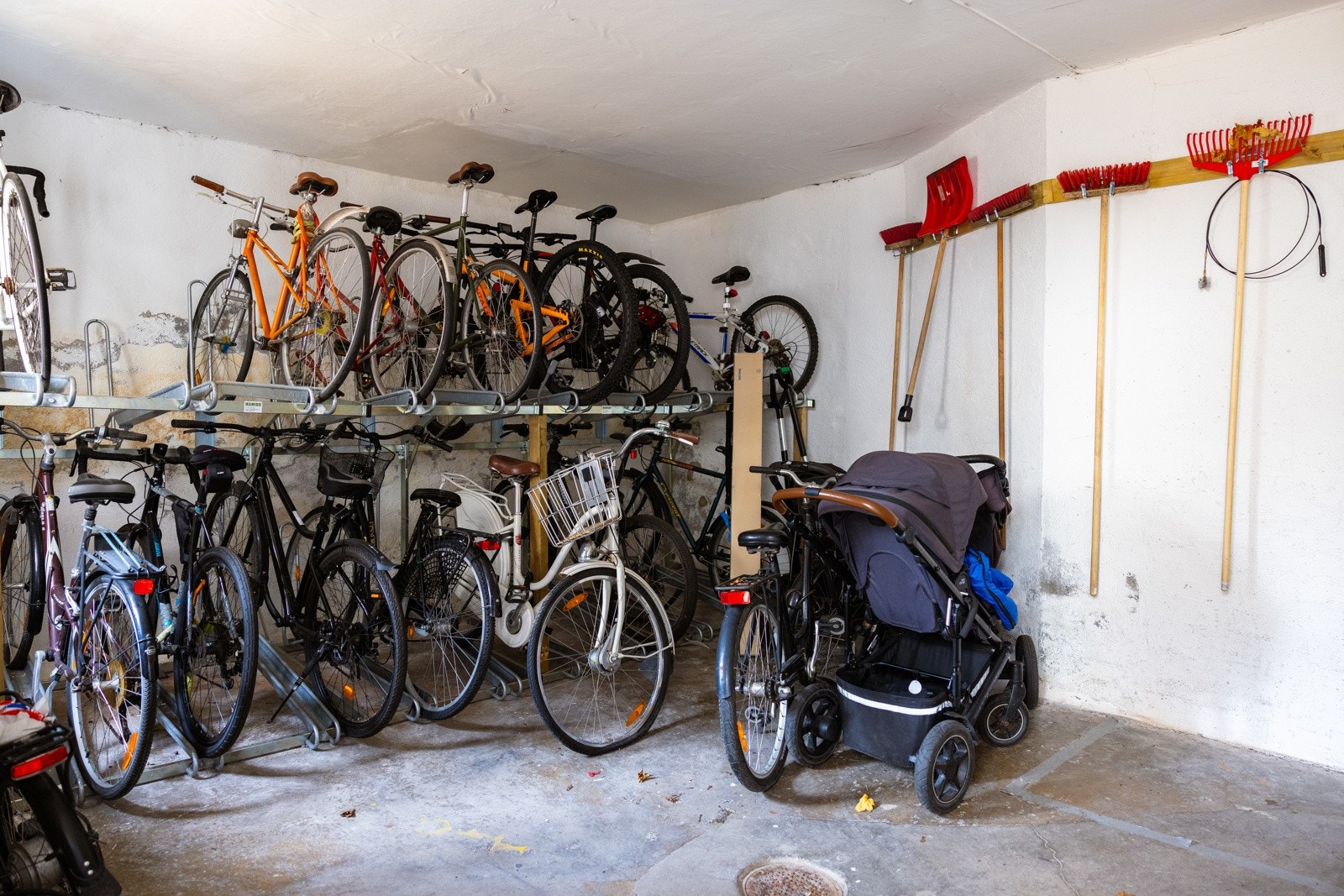 Felles sykkelrom. Galleribilde