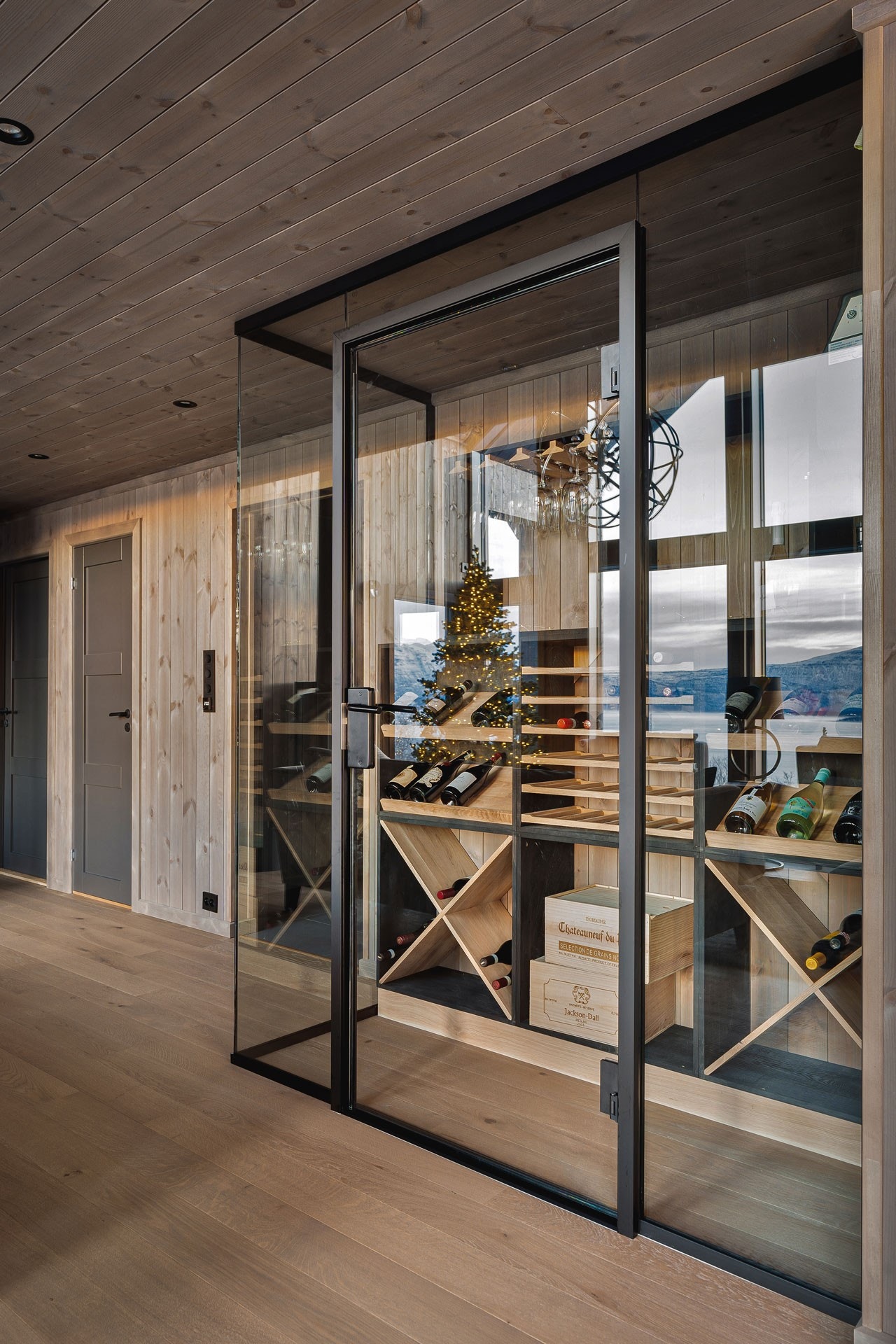 Bilde fra vår visningshytte på Malangen Galleribilde