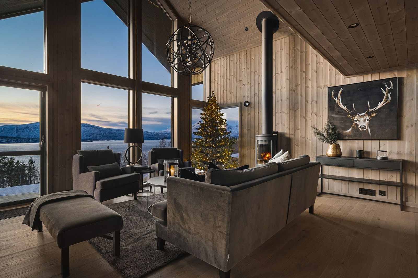 Bilde fra vår visningshytte på Malangen Galleribilde