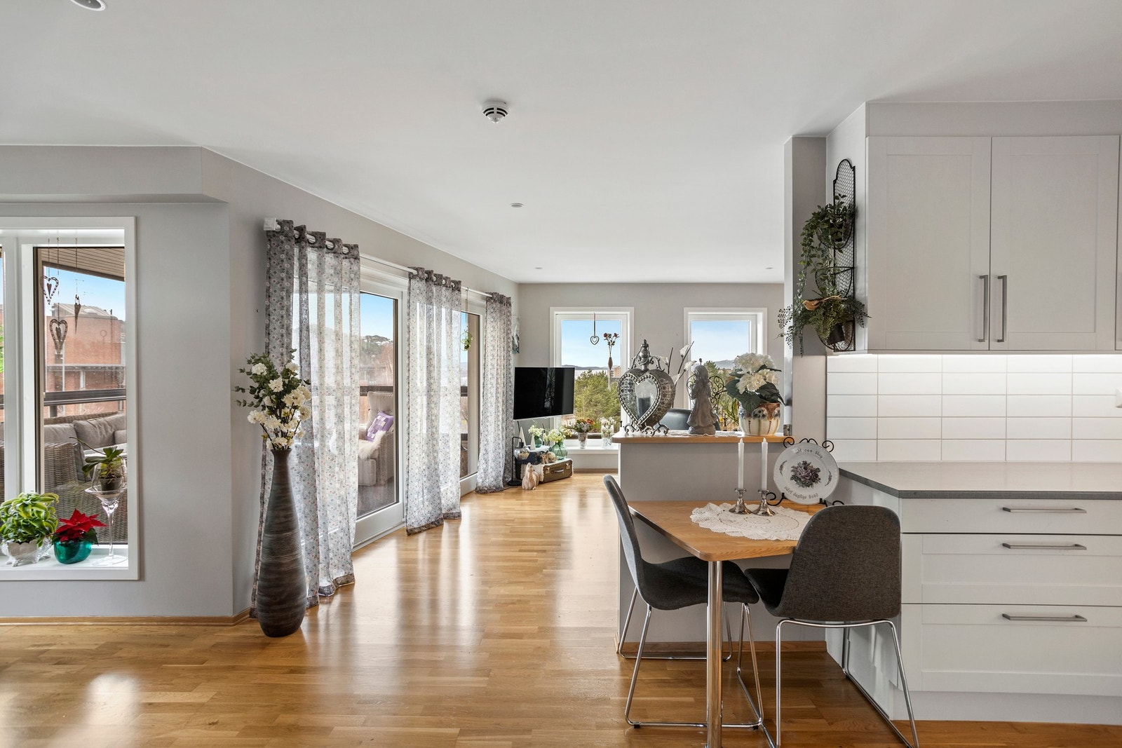 Det er også en hyggelig frokostplass i tilknytning til kjøkkenet Galleribilde