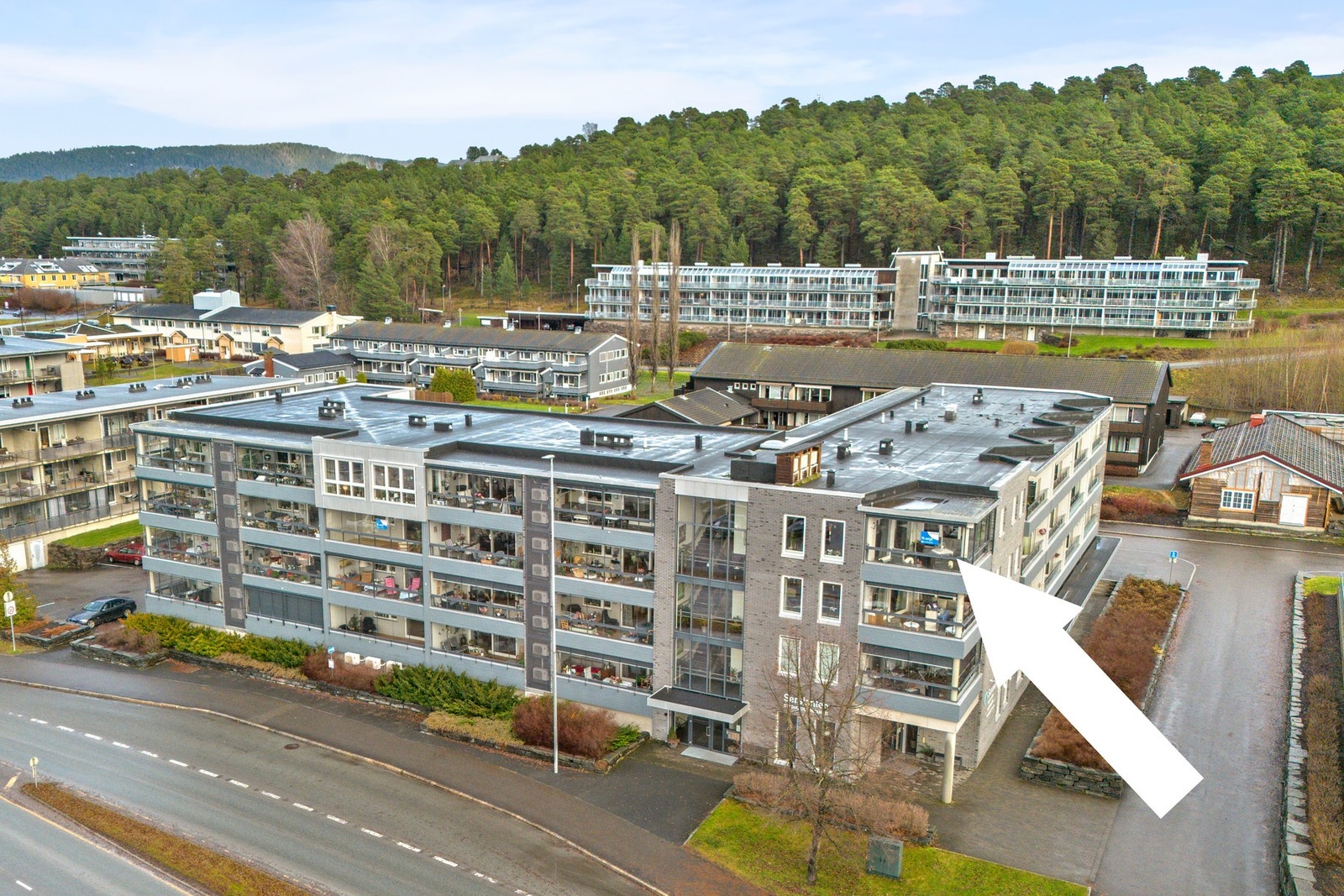 Pen treromsleilighet med sentral beliggenhet på Sannan! Galleribilde