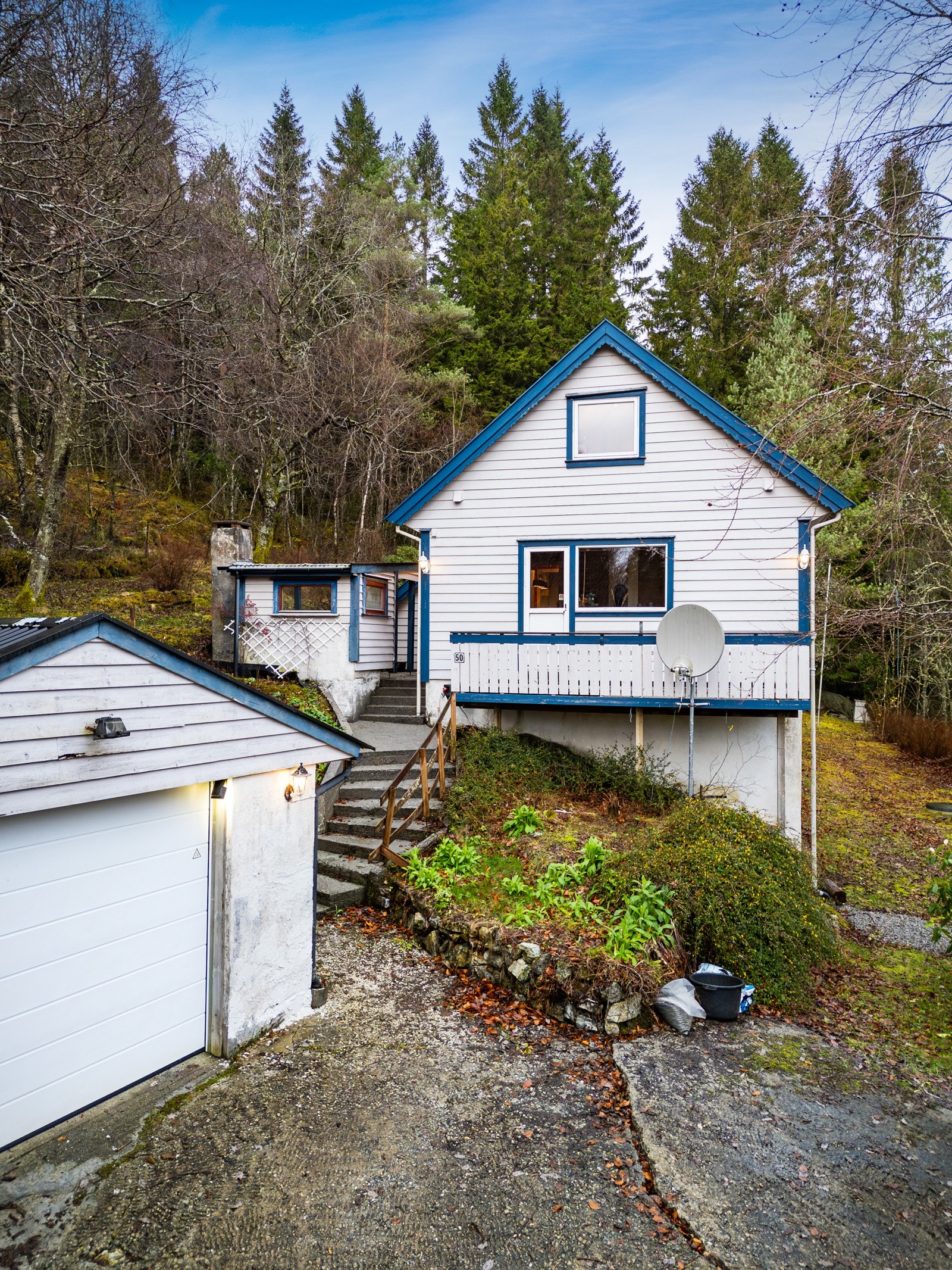 Eiendommen er skjermet i skogen Galleribilde