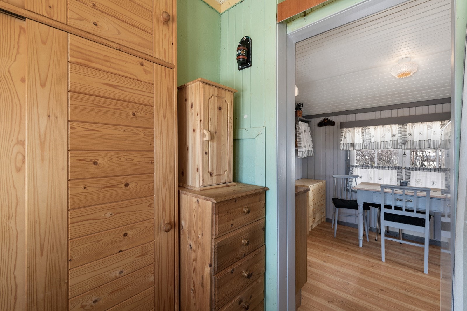 Skapplass på soverom Galleribilde