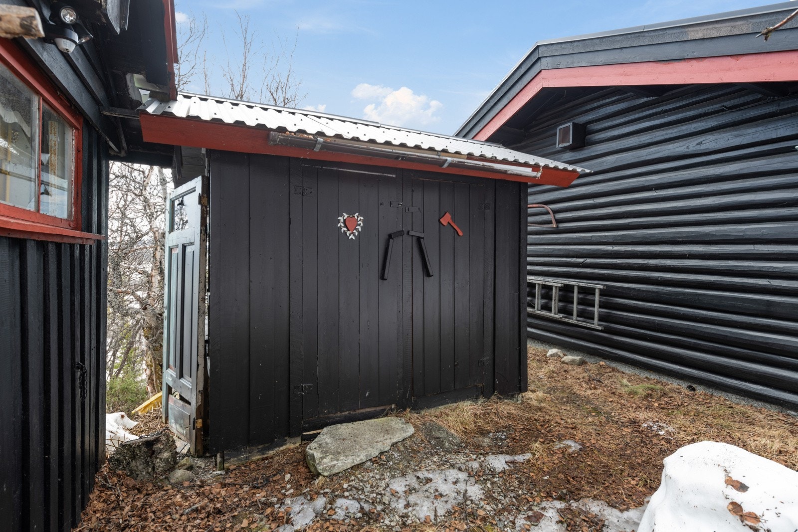 Uthus nr. 2 med utedo og bod Galleribilde