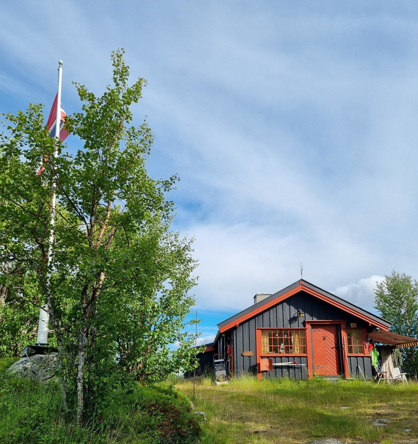 Solrikt og flott beliggende hytte Galleribilde