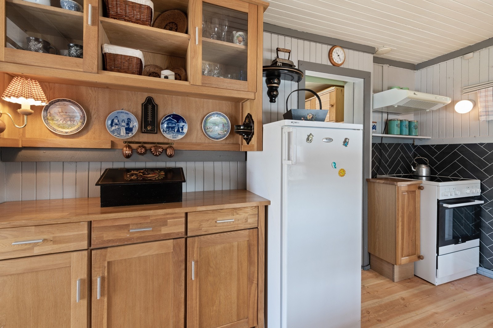 Bra med skap og benkeplass Galleribilde