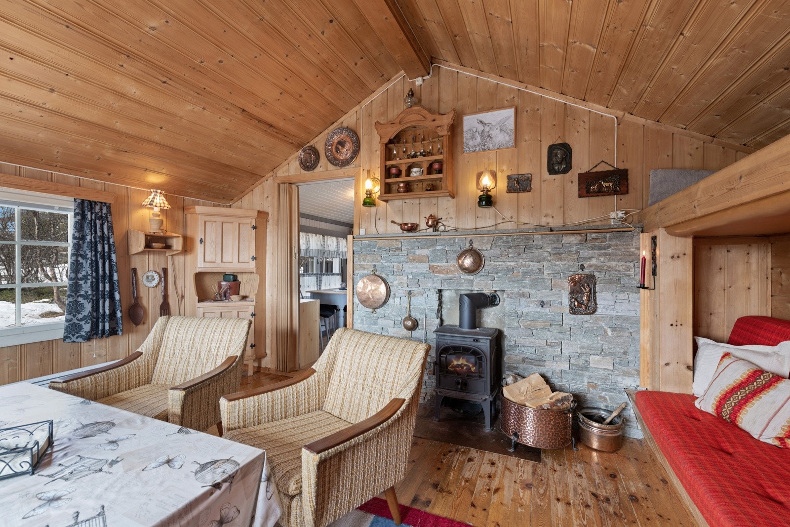 Peisovn og vegg forblenda med stein Galleribilde