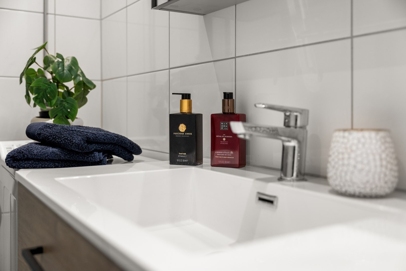 Varmtvann, fyring, kabel-tv og internett er inkludert i felleskostnadene Galleribilde