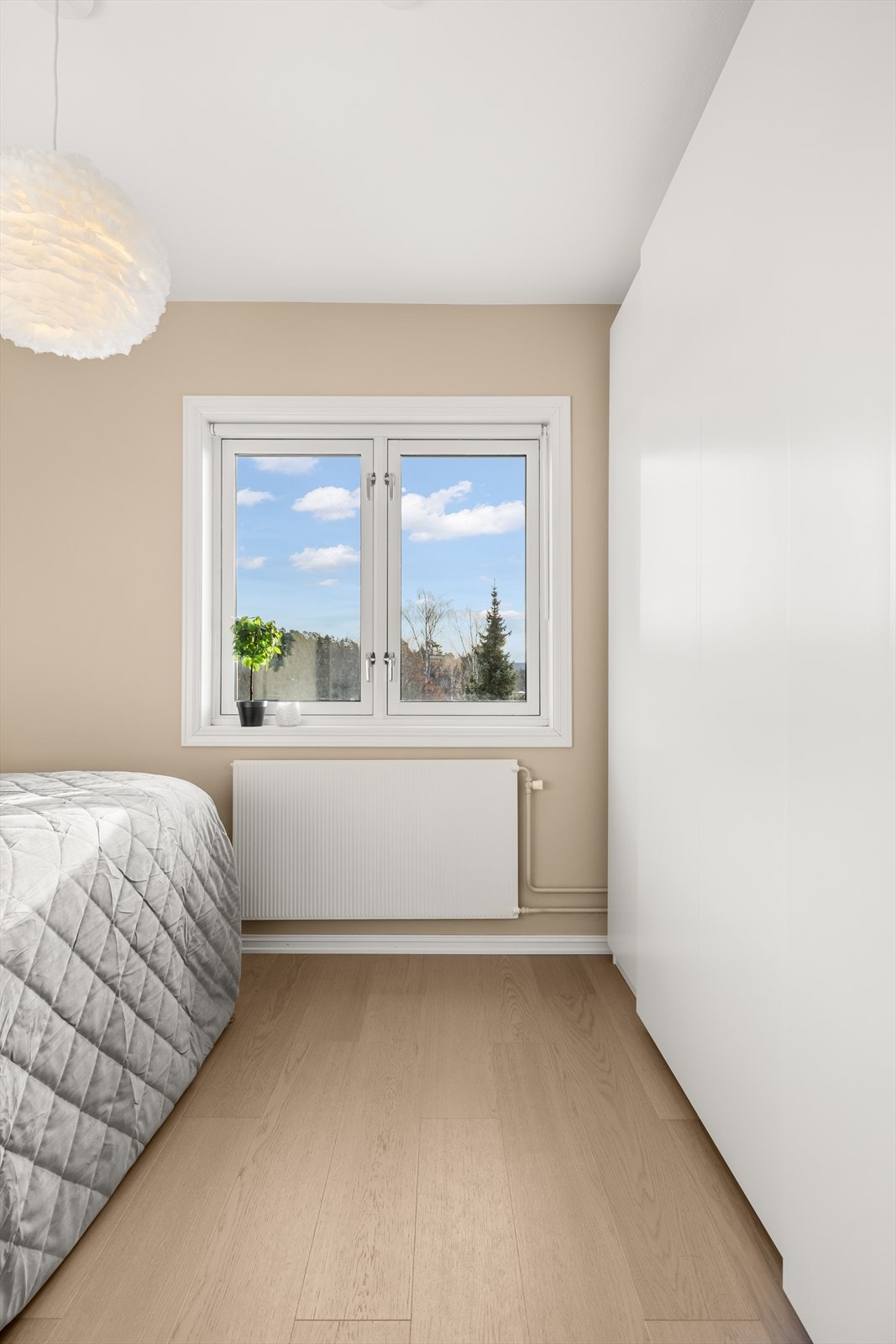 Rommet har ingen innsyn og er vendt ut mot rolige omgivelser Galleribilde