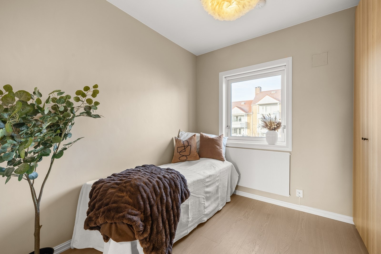 Soverom II | Rommet passer ypperlig som gjesterom, barnerom eller kontor Galleribilde