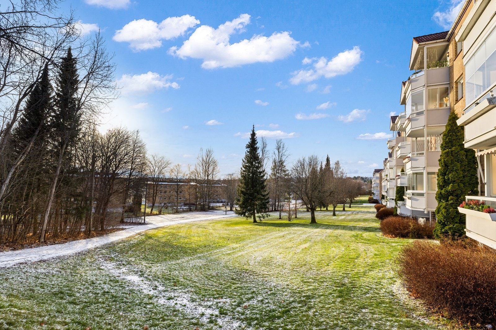 Her bor du i et veldrevet borettslag med kort vei til sentrum og marka Galleribilde