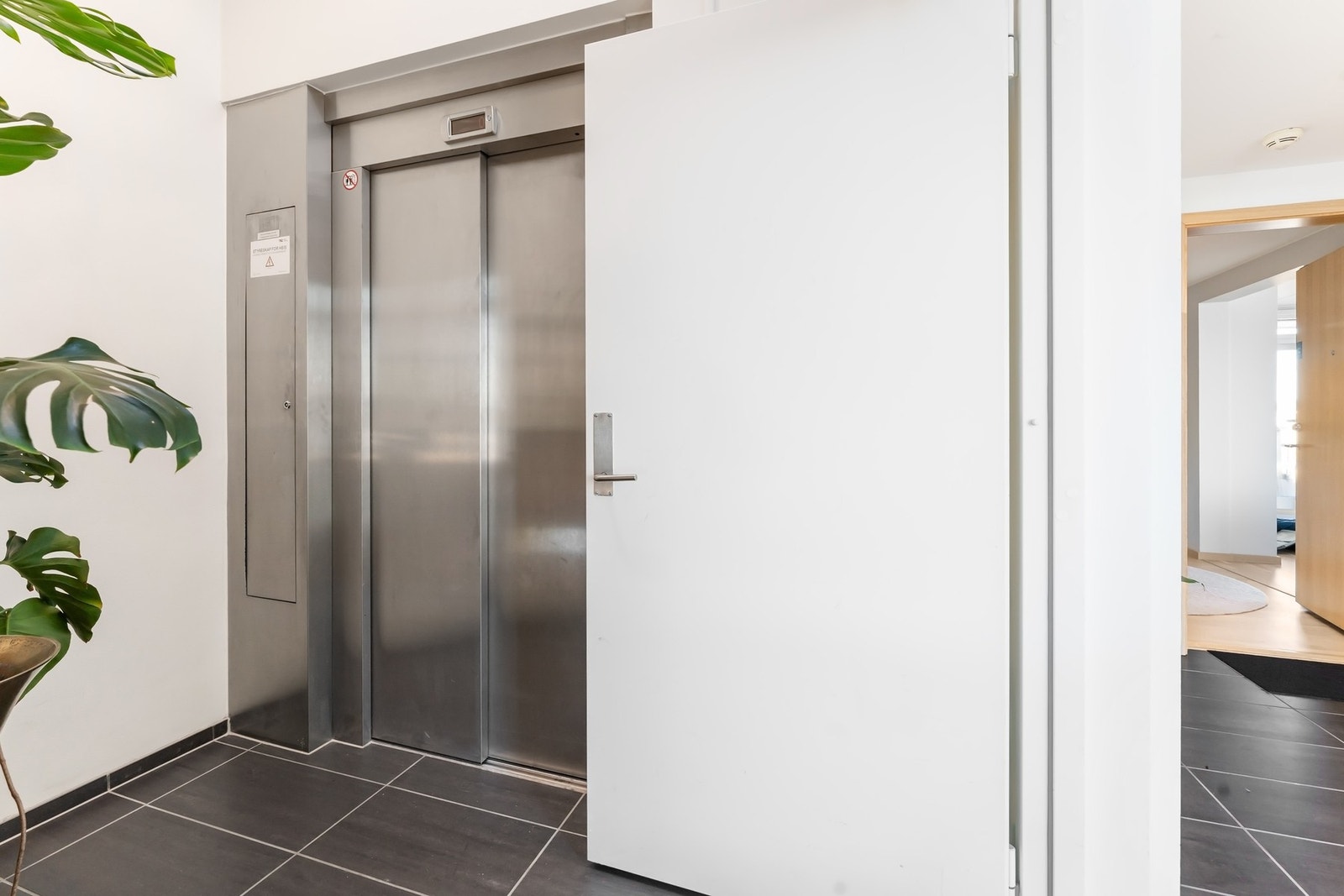 Det er heis fra 5.etasje og rett ned til garasjen. Galleribilde