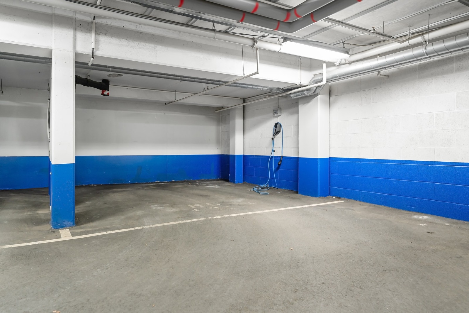 Det medfølger to garasjeplasser. (Dette er HC plass og må eventuelt byttes med vanlig plass dersom det kommer noen med behov) Galleribilde