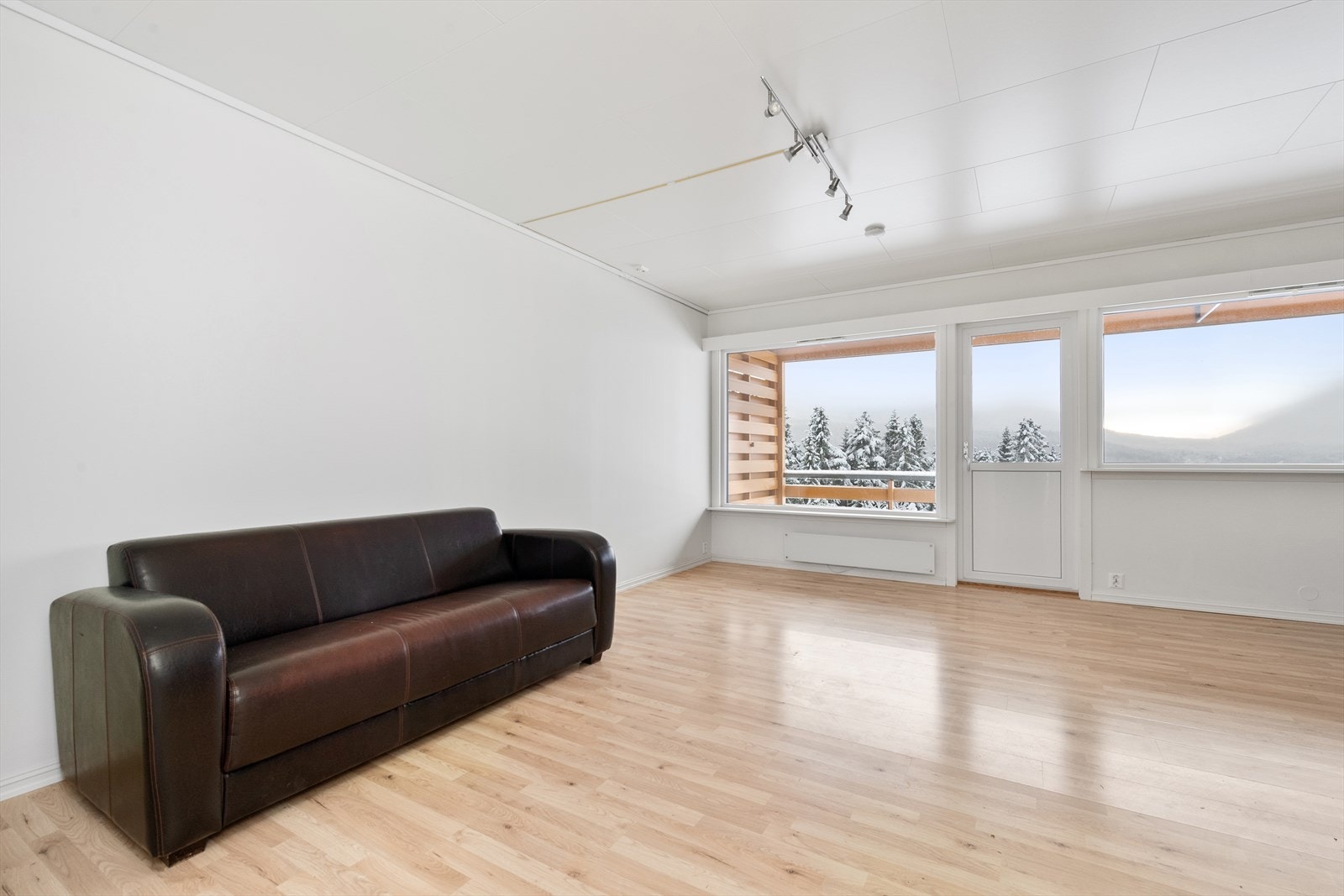Stuen med utgang til sydvendt veranda. Galleribilde