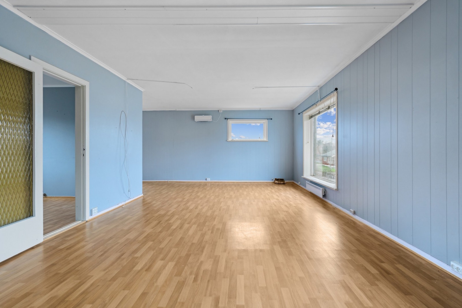 2. etasje BRA-i 56 m² og inneholder hall m/trapp, stue, kjøkken Galleribilde