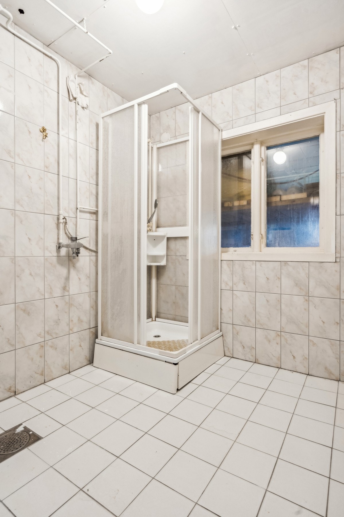 Bad/vaskerom fremstår som moden for totalrenovering Galleribilde