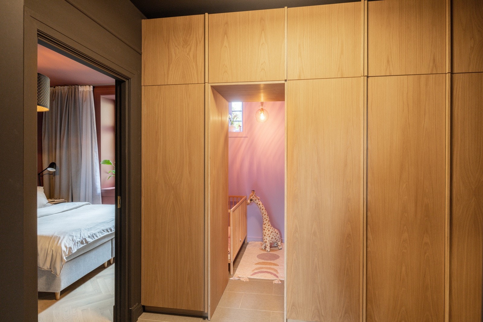 Lekker, plassbygd garderobe. Galleribilde