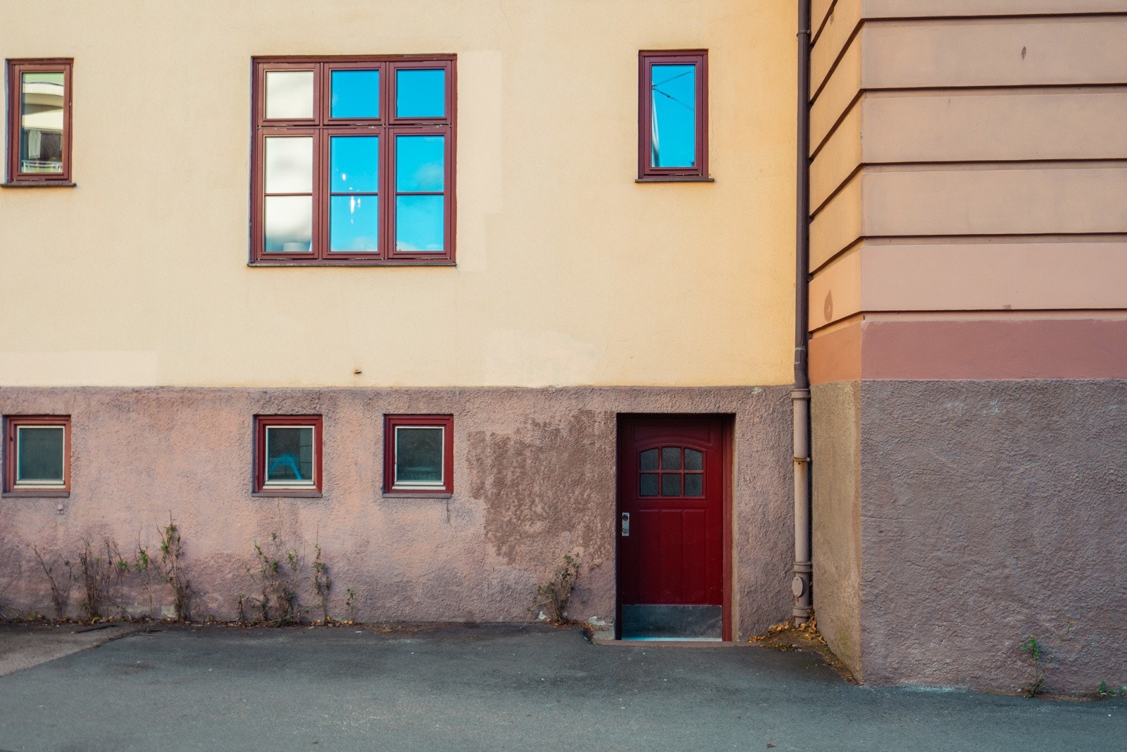 Enkel trappefri adkomst til 12 kvm kjellerbod via inngang fra Sandakerveien. Perfekt for sykkelparkering. Galleribilde